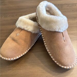 Minnetonka Tan Suede Slippers with Faux Fur Lining EUC